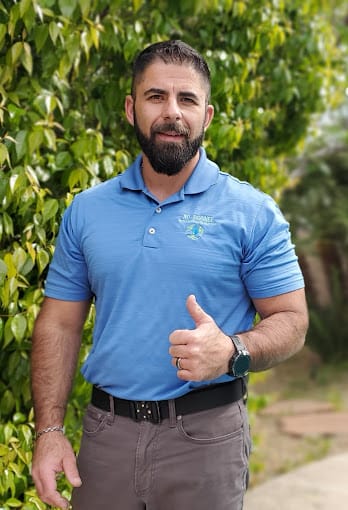 Russ Kravchuk the blue shield pool service owner and founder giving a thumbs up in scottsdale az